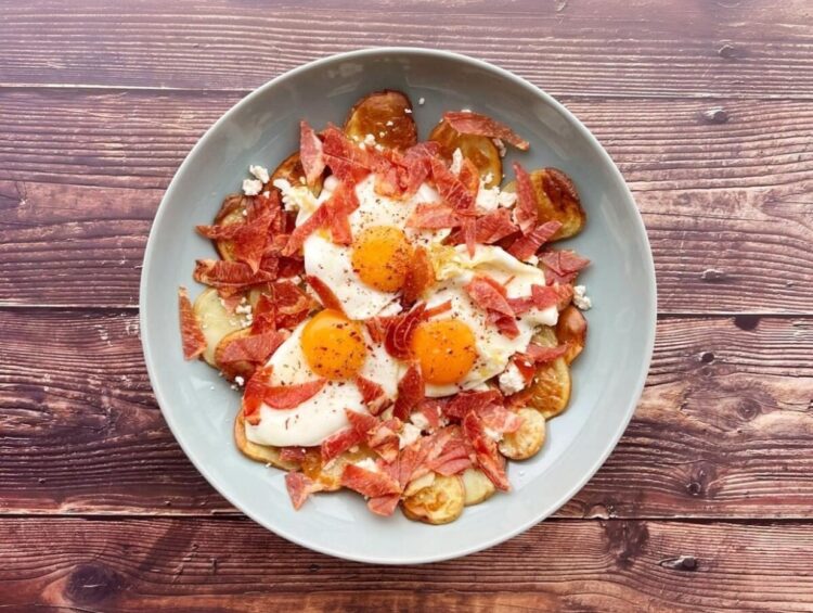 Ovos rotos com bacon