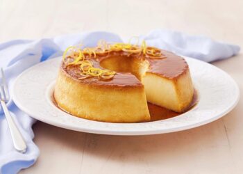 Pudim de leite com laranja