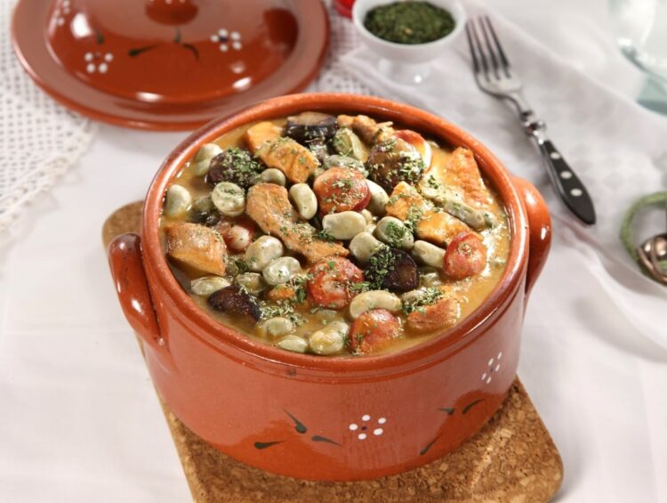 Favas guisadas à Alentejana