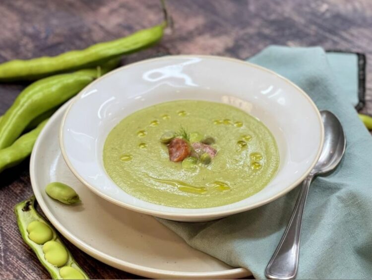 Sopa de favas à Alentejana