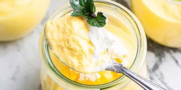 Mousse de manga com iogurte grego