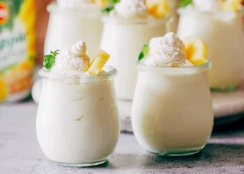 Mousse de ananás com iogurte