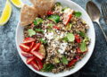 Salada de quinoa com legumes grelhados: saudável e cheia de cor
