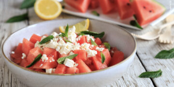 Salada de melancia com feta e hortelã: fresca e perfeita para o Verão