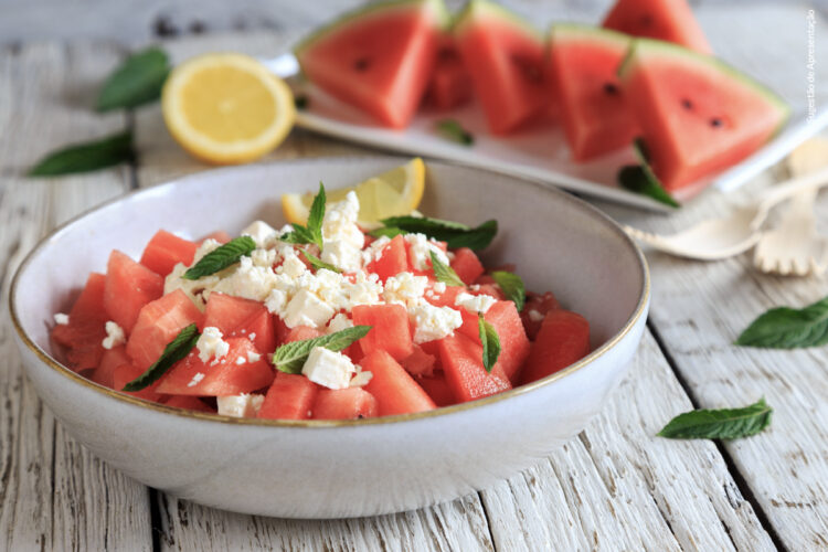 Salada de melancia com feta e hortelã: fresca e perfeita para o Verão