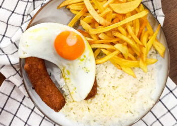 Alheira frita com ovo à moda transmontana: receita tradicional