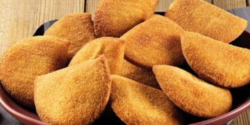 Rissóis de carne: crocantes por fora, saborosos por dentro
