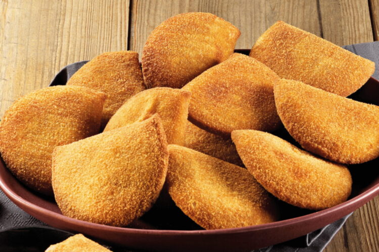 Rissóis de carne: crocantes por fora, saborosos por dentro