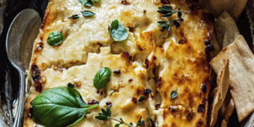 Queijo da Serra assado no forno com mel