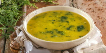 Sopa de nabiças com feijão branco: receita tradicional e reconfortante