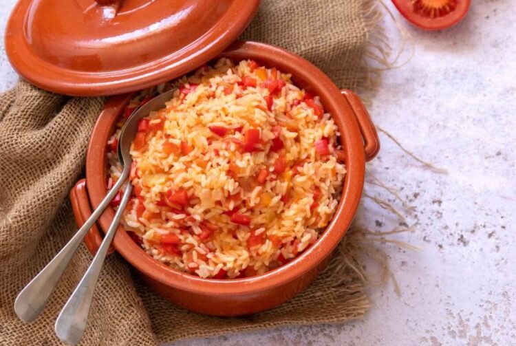 Arroz de tomate simples: o acompanhamento que nunca falha