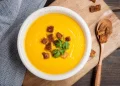 Creme de cenoura com gengibre: suave, aveludado e cheio de sabor