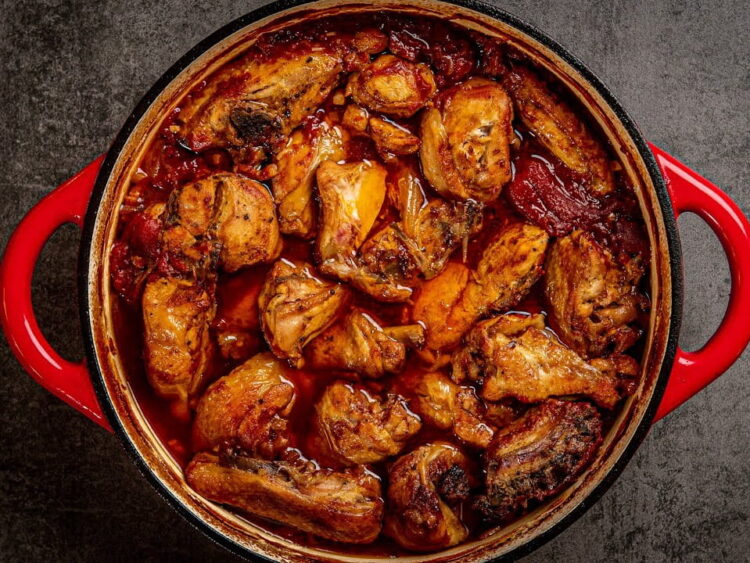 Frango na púcara: a receita tradicional portuguesa com vinho do Porto
