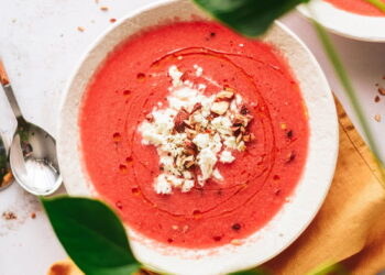 Sopa fria de melancia com hortelã