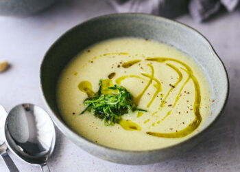 Creme de courgette com hortelã: suave e refrescante