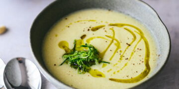 Creme de courgette com hortelã: suave e refrescante