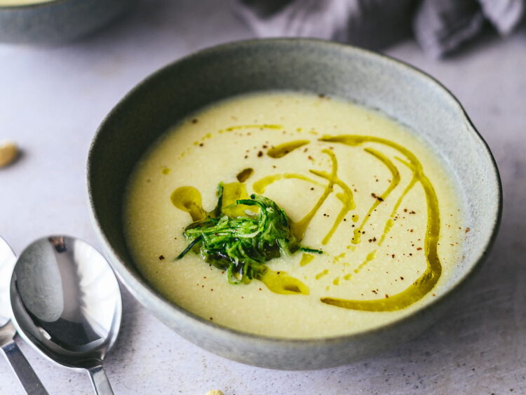 Creme de courgette com hortelã: suave e refrescante