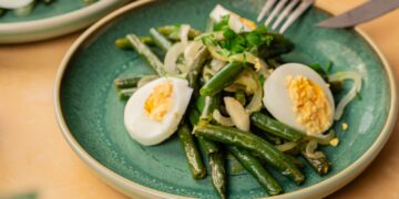 Salada de feijão verde com ovo e batata: fresca e fácil de fazer