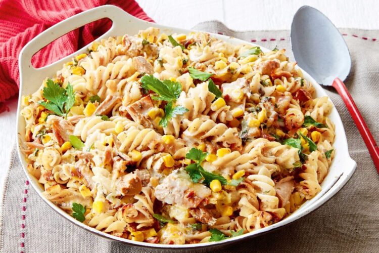 Salada de massa com atum e milho: simples, rápida e perfeita para o Verão