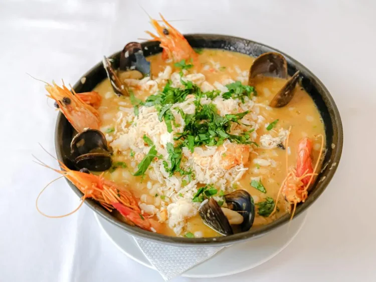 Sopa de marisco à moda da Ericeira