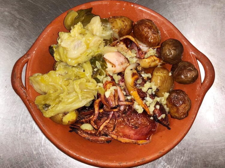 Lulas grelhadas com batata a murro