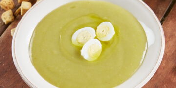 Sopa fria de meloa com hortelã
