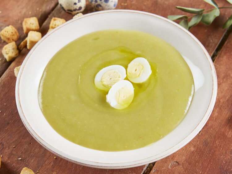 Sopa fria de meloa com hortelã
