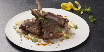 Costeletas de borrego grelhadas com alecrim