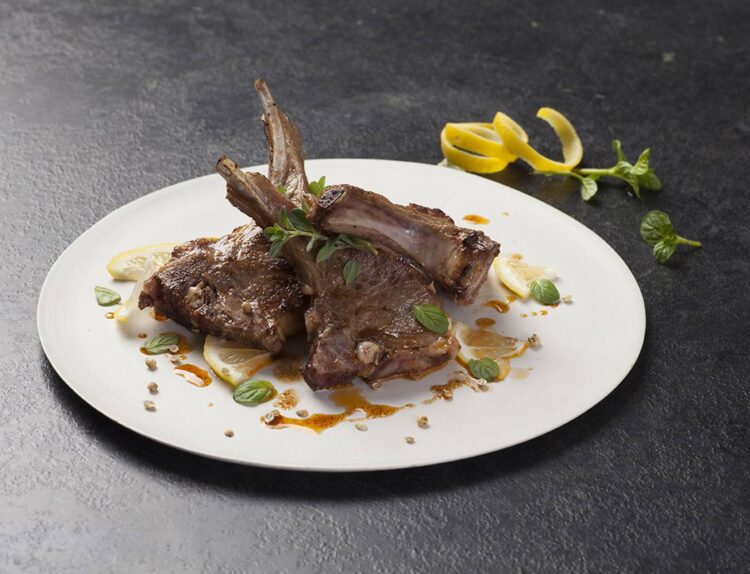 Costeletas de borrego grelhadas com alecrim