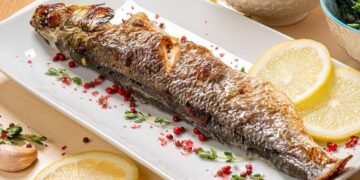 Robalo grelhado com molho de ervas