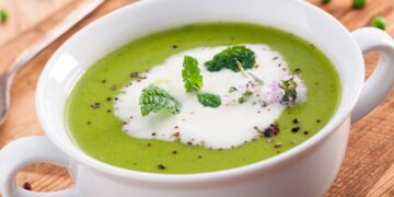 Sopa de ervilhas com hortelã