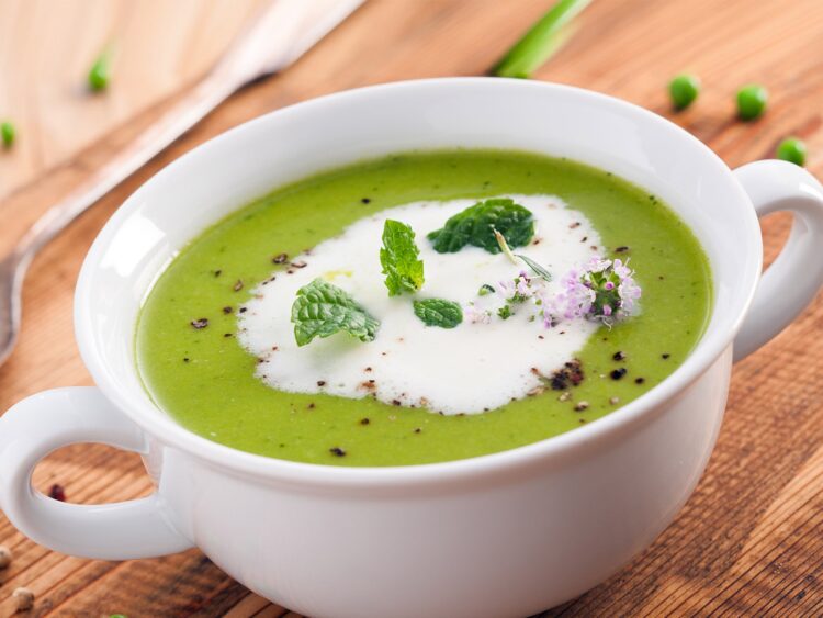 Sopa de ervilhas com hortelã