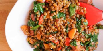 Salada morna de lentilhas com chouriço