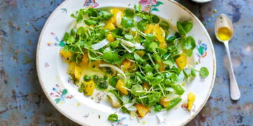 Salada de agrião com laranja e nozes