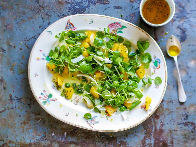 Salada de agrião com laranja e nozes
