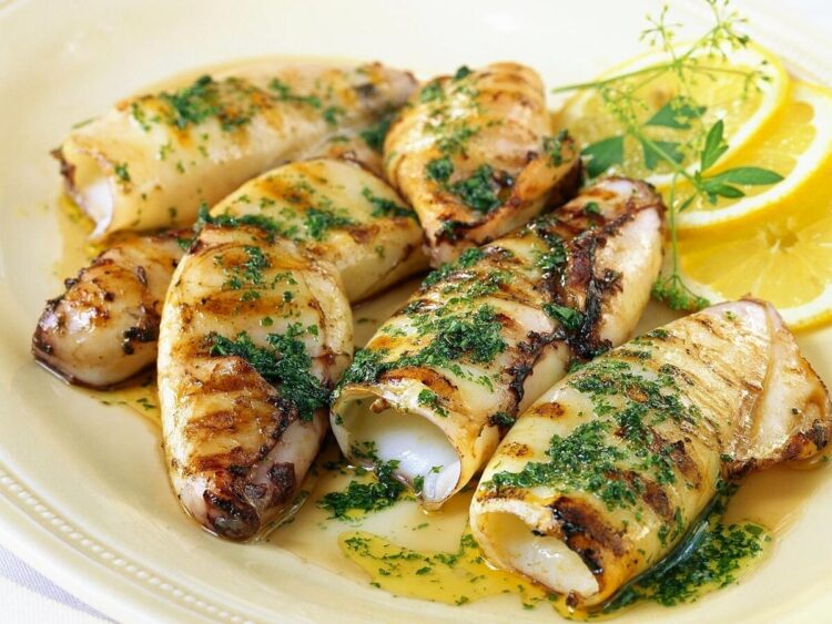 Chocos grelhados com puré de batata