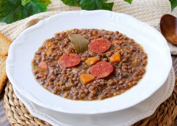 Sopa de lentilhas com chouriço