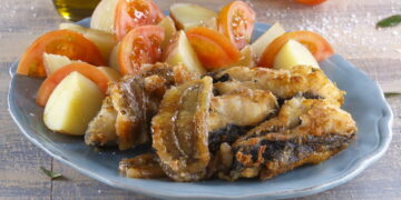 Peixe-espada frito com banana à moda da Madeira