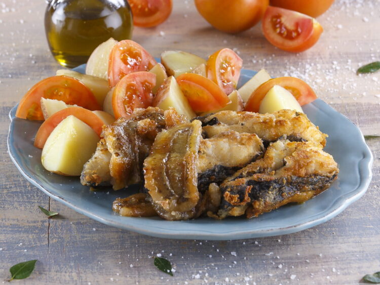 Peixe-espada frito com banana à moda da Madeira