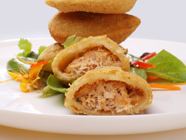 Rissóis de alheira e queijo