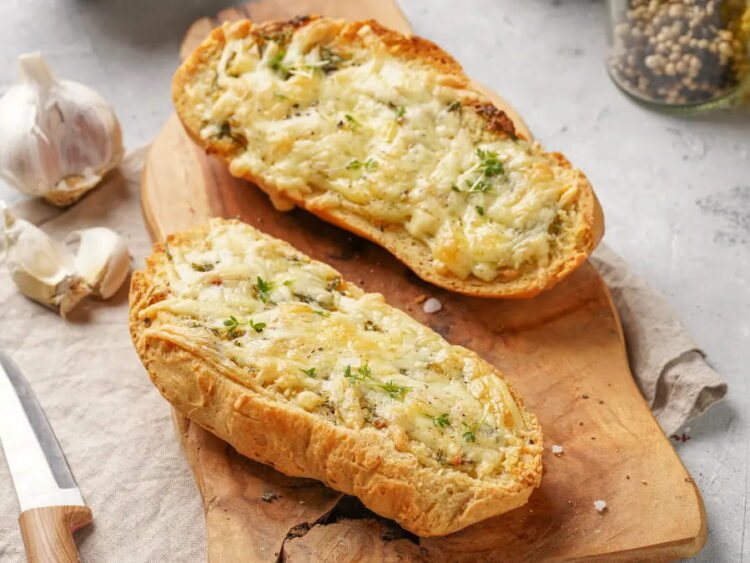 Pão de alho caseiro assado no forno