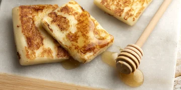 Queijo frito com mel